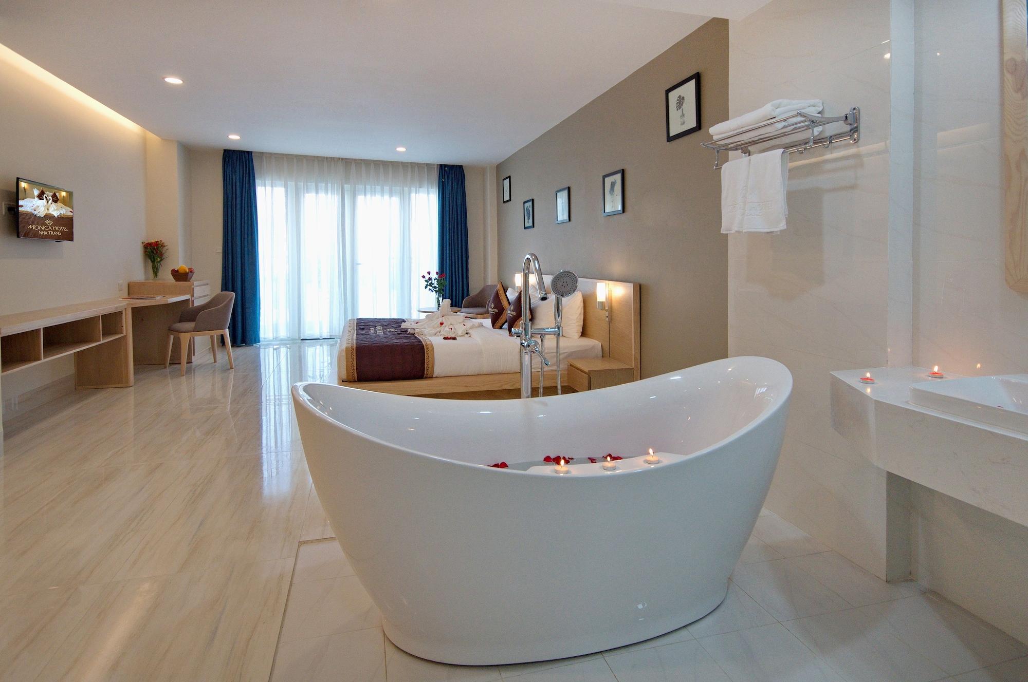 Khách sạn Monica 4*