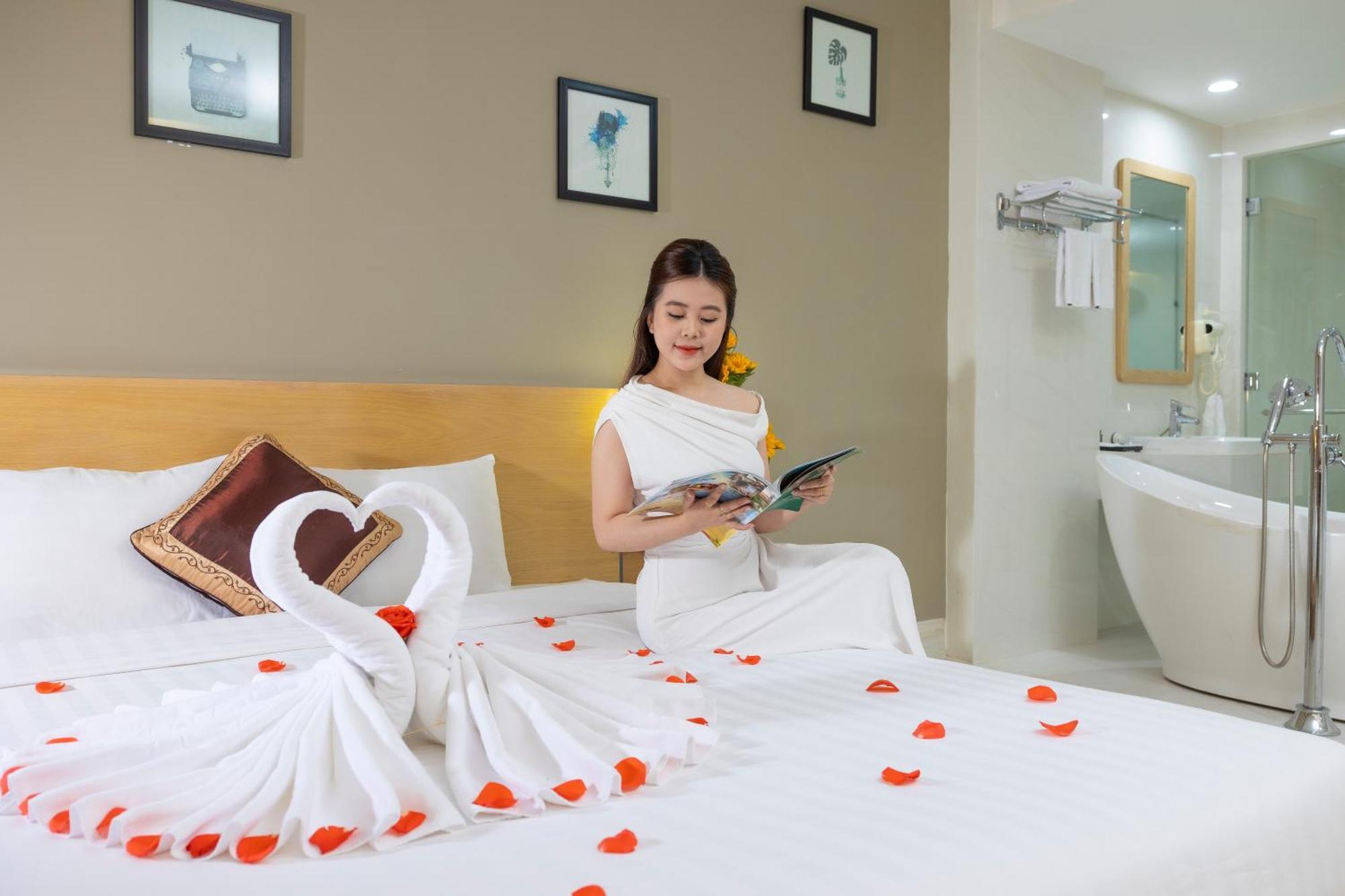 Khách sạn Monica 4*