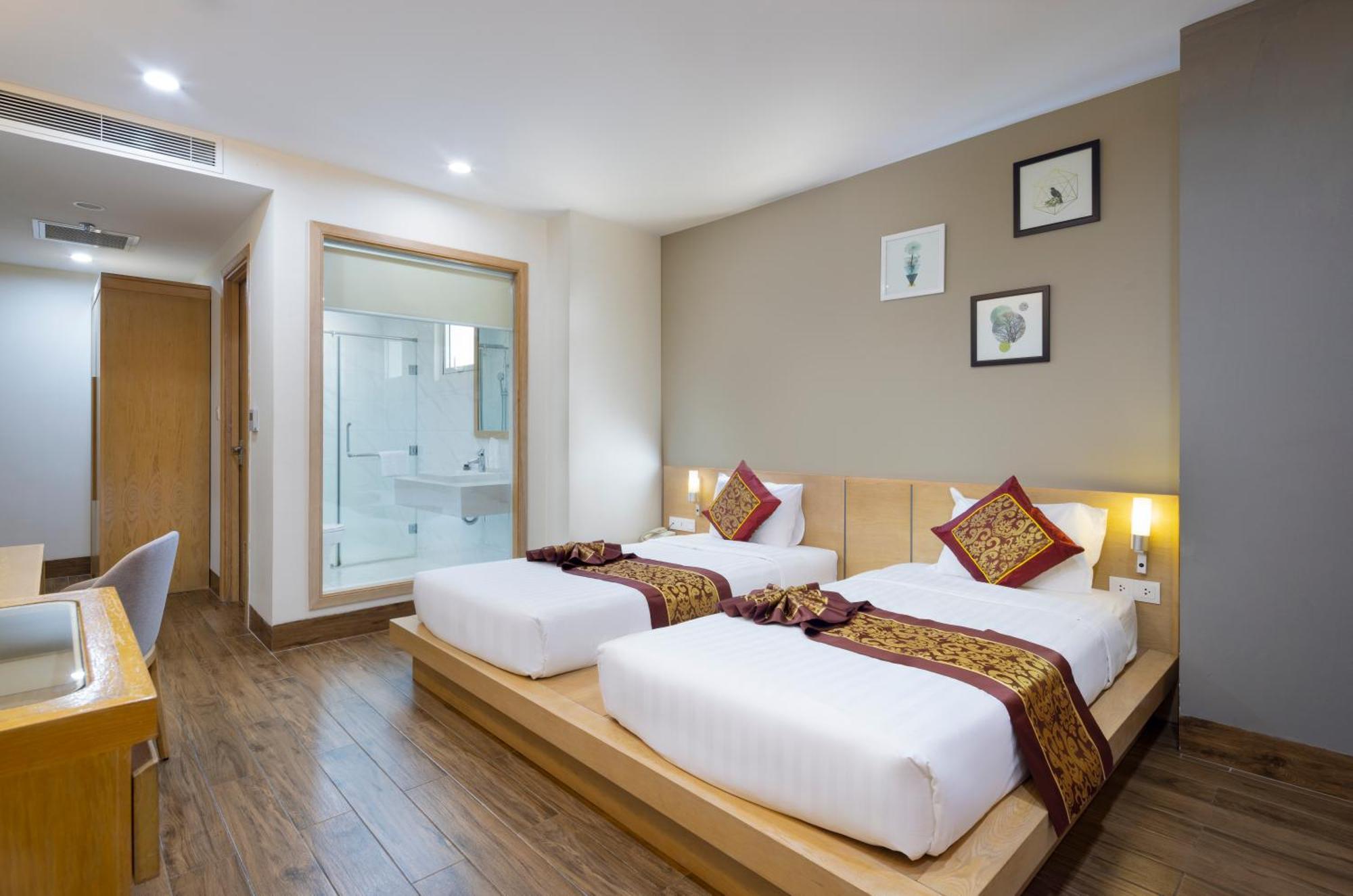 Khách sạn Monica 4*